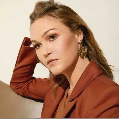 Julia Stiles — Dark Autumn