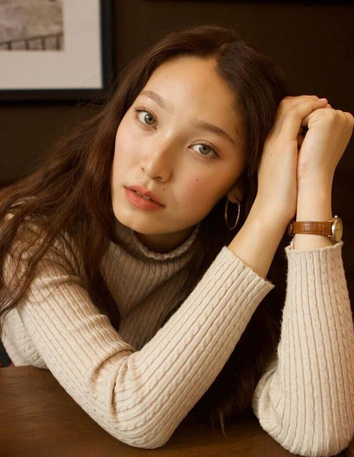 Aidana Sahari — Soft Autumn