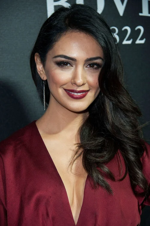 Nazanin Boniadi — Dark Winter
